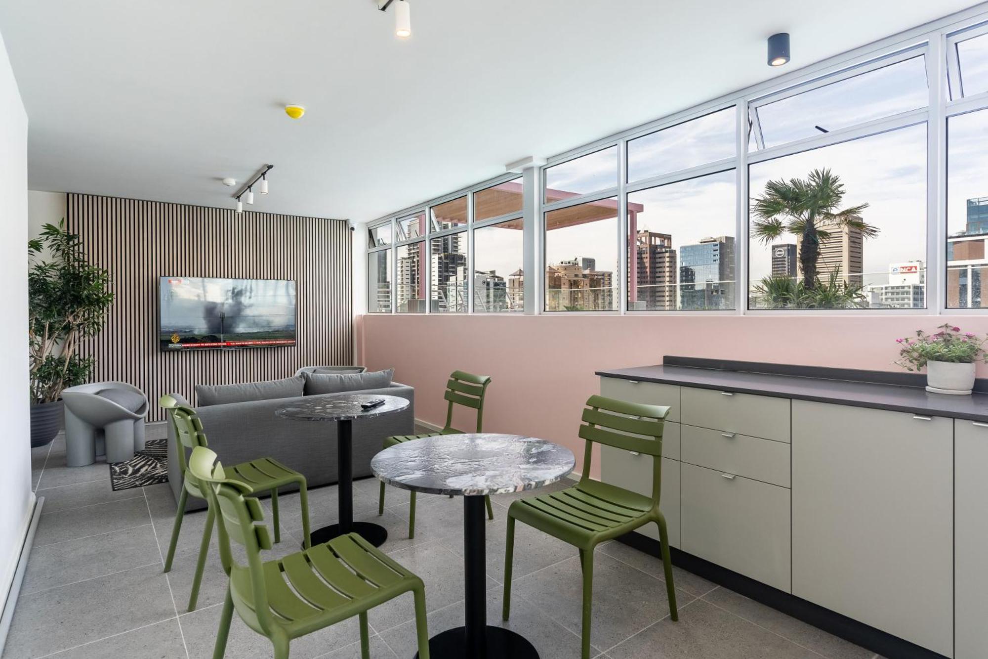 The Rose 307: Modern With Pool Cape Town